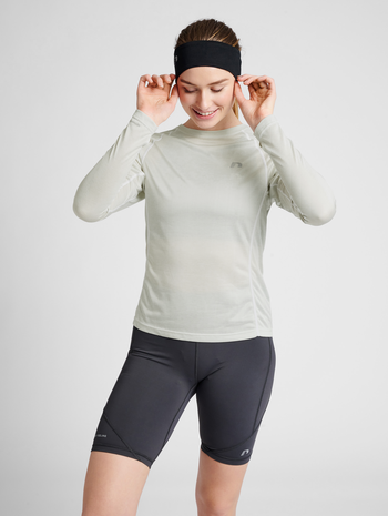 WOMEN RUNNING L/S, OYSTER MUSHROOM MELANGE, model