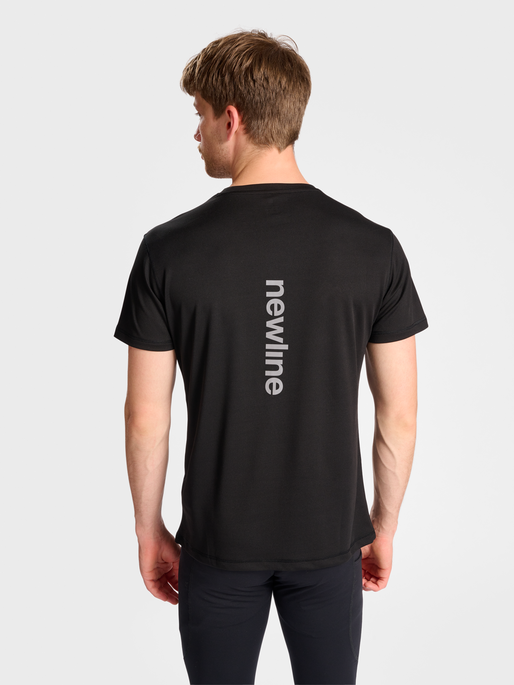 nwlBEAT POLY TEE, BLACK, model