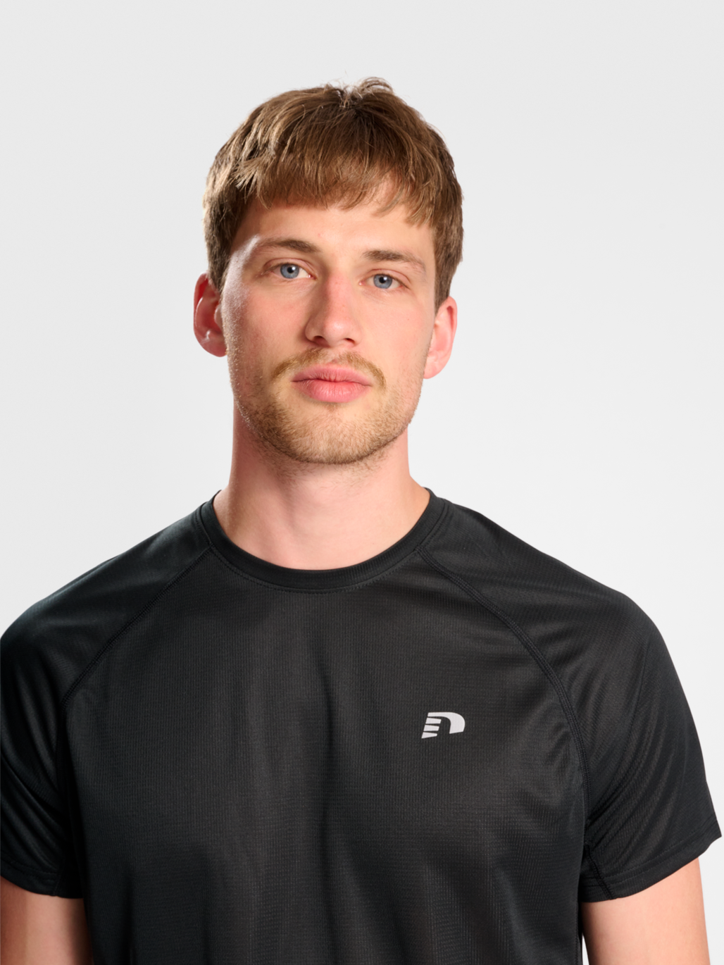 MEN CORE RUNNING T-SHIRT S/S, BLACK, model
