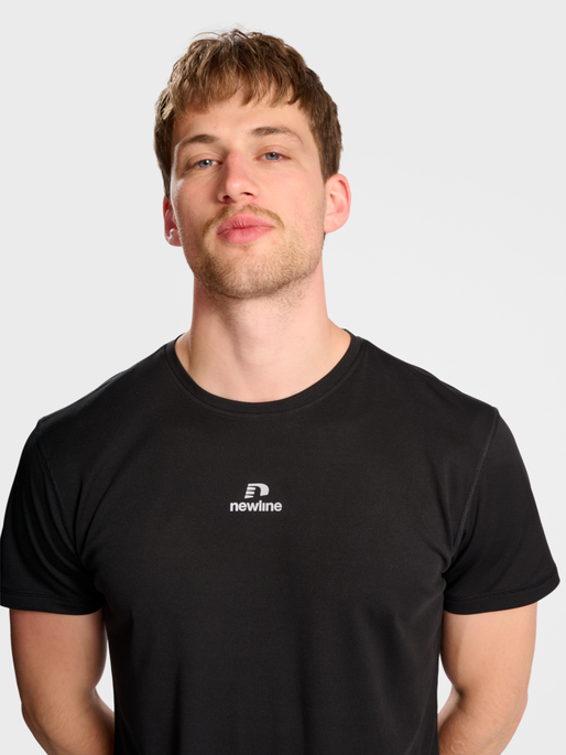 nwlBEAT POLY TEE, BLACK, model