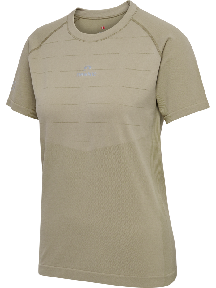 nwlPACE SEAMLESS TEE WOMAN, SILVER SAGE nwlPACE SEAMLESS TEE WOMAN, SILVER SAGE, packshot