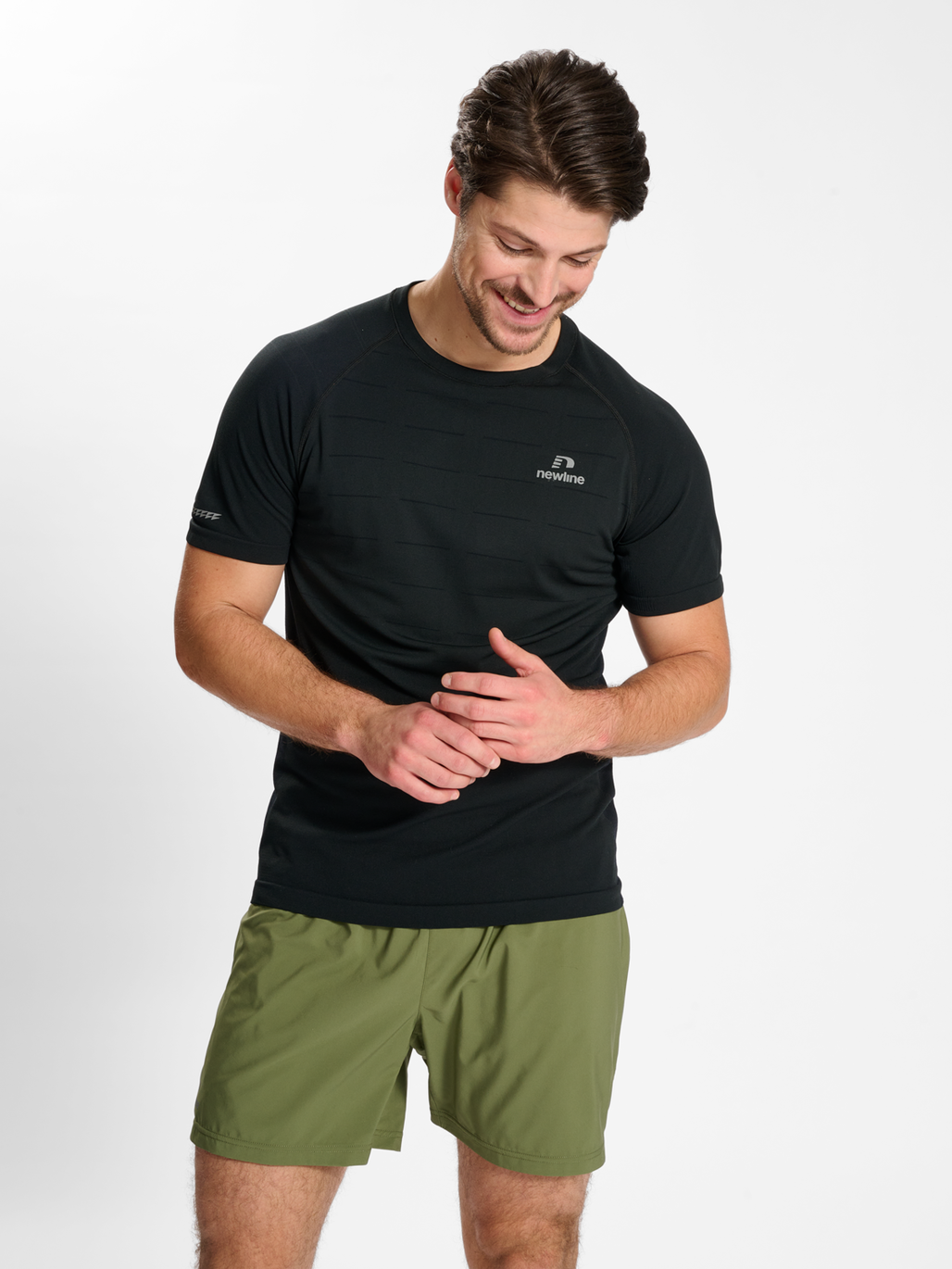 nwlRIVERSIDE SEAMLESS T-SHIRT S/S, BLACK, model