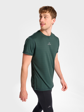 nwlBEAT POLY TEE, DARKEST SPRUCE, model