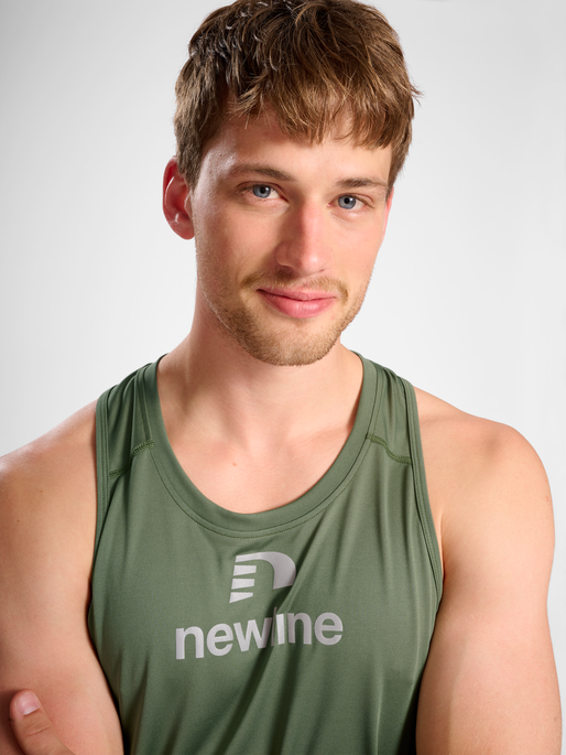 nwlBEAT SINGLET, DEEP LICHEN GREEN, model