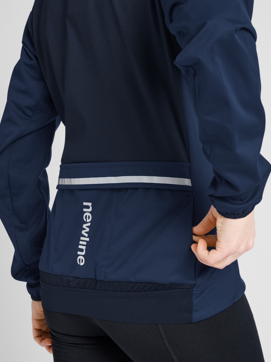WOMENS CORE BIKE THERMAL JACKET, BLACK IRIS, model