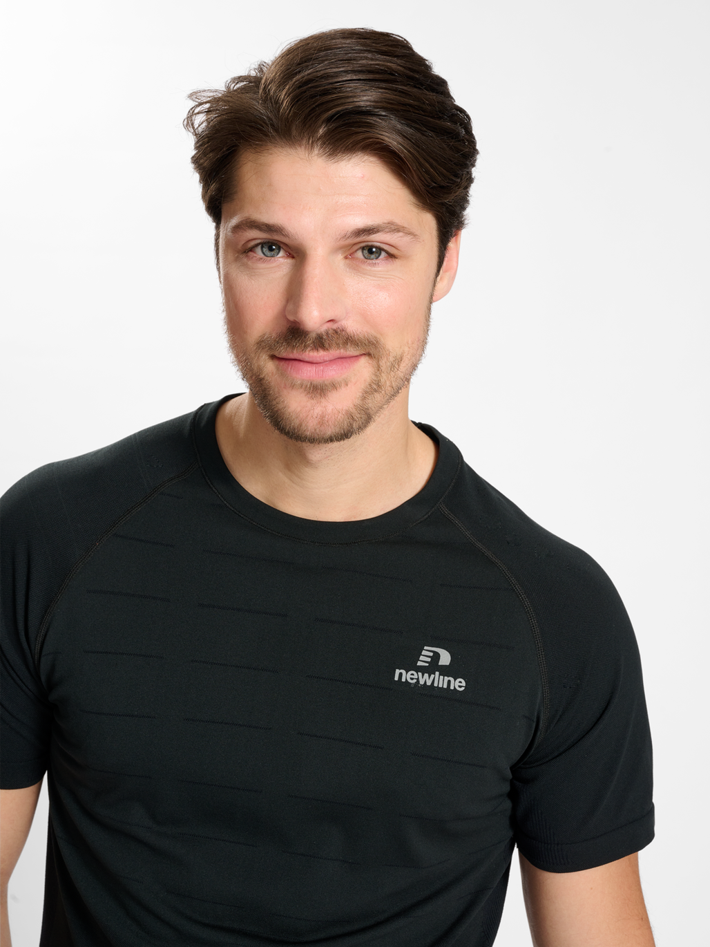 nwlRIVERSIDE SEAMLESS T-SHIRT S/S, BLACK, model