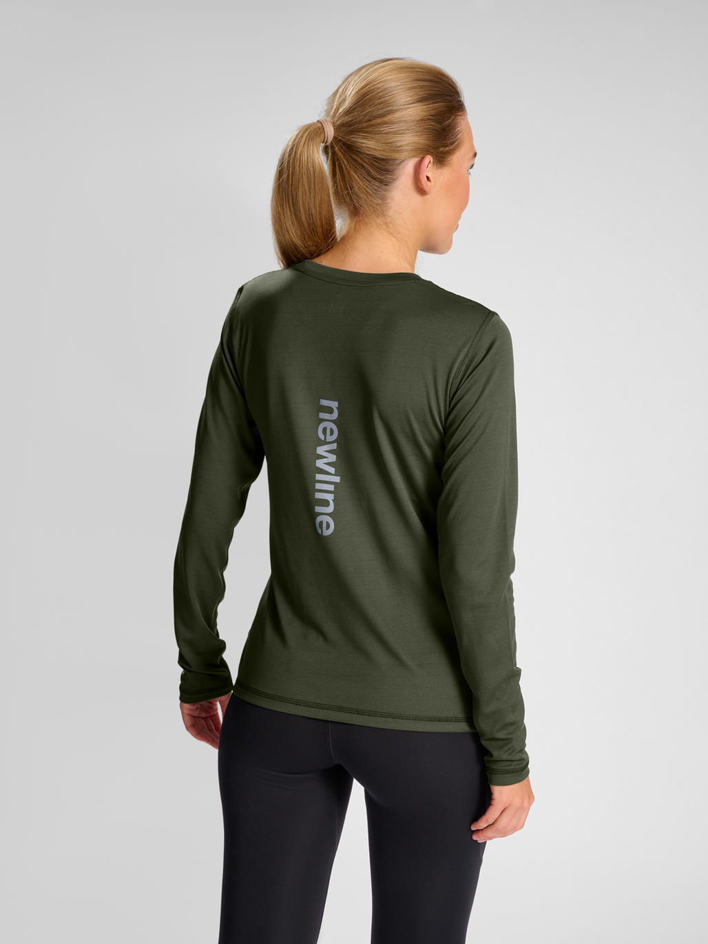 nwlBEAT POLY LS TEE WOMAN, 1954, model