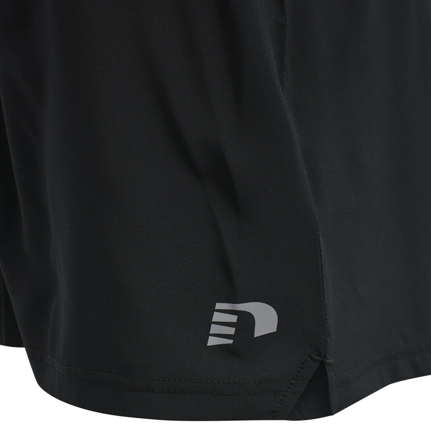 MEN CORE RUNNING SHORTS, BLACK, packshot