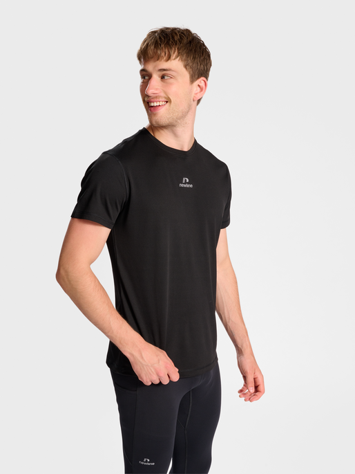 nwlBEAT POLY TEE, BLACK, model