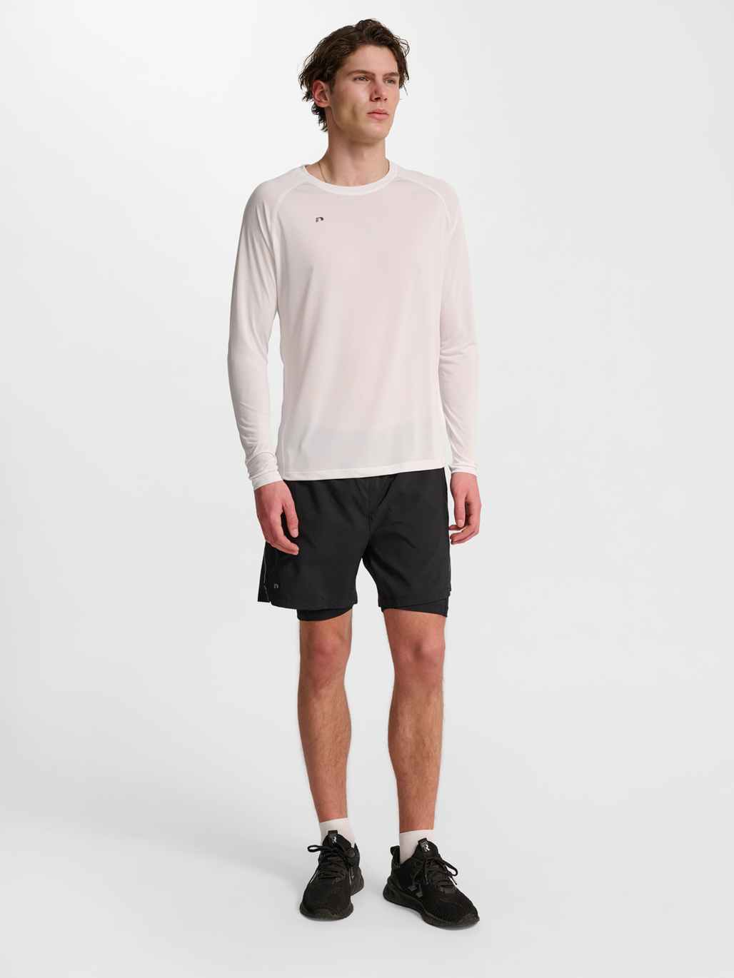 nwlBEAT T-SHIRT L/S, WHITE, model